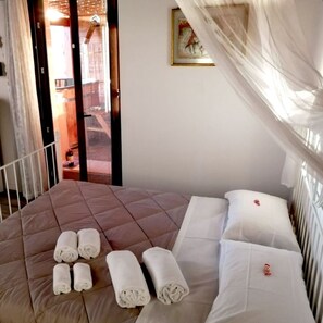 2 bedrooms, iron/ironing board, WiFi, bed sheets