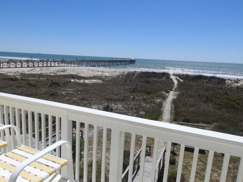 Oceanfront,  beachfront, sleeps 8, surf fishing, near pier, Small pets with fee.