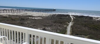 Oceanfront,  beachfront, sleeps 8, surf fishing, near pier, Small pets with fee.