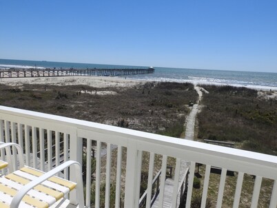 Oceanfront,  beachfront, sleeps 8, surf fishing, near pier, Small pets with fee.