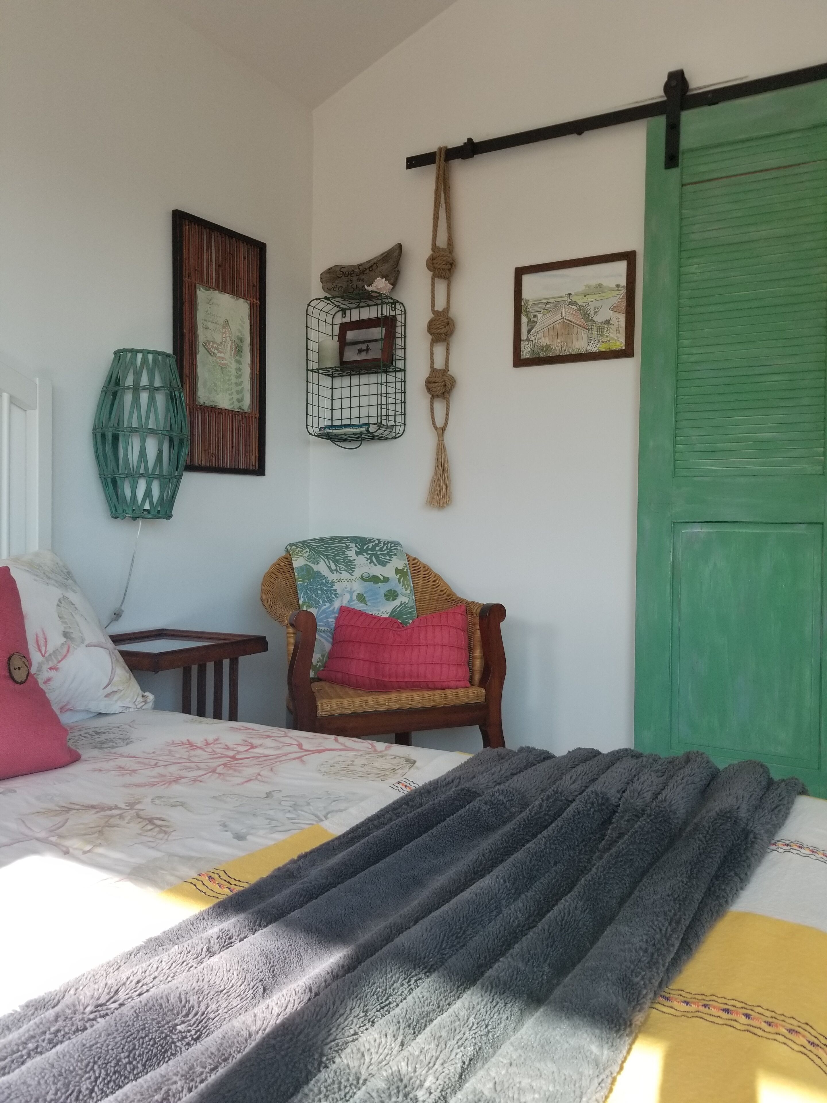 Free WiFi, bed sheets