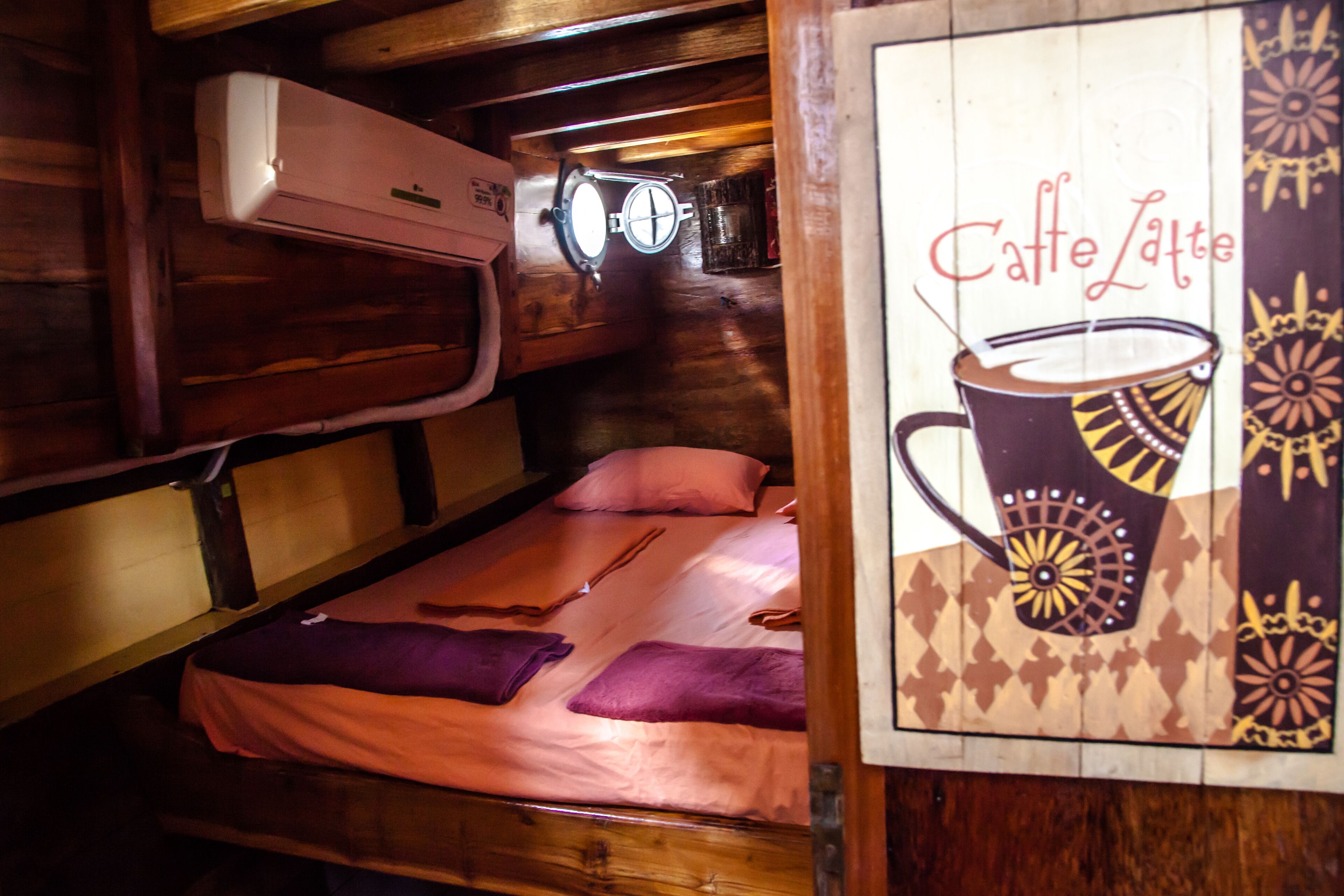 Cosy liveaboard with AC for small groups, Komodo National Park