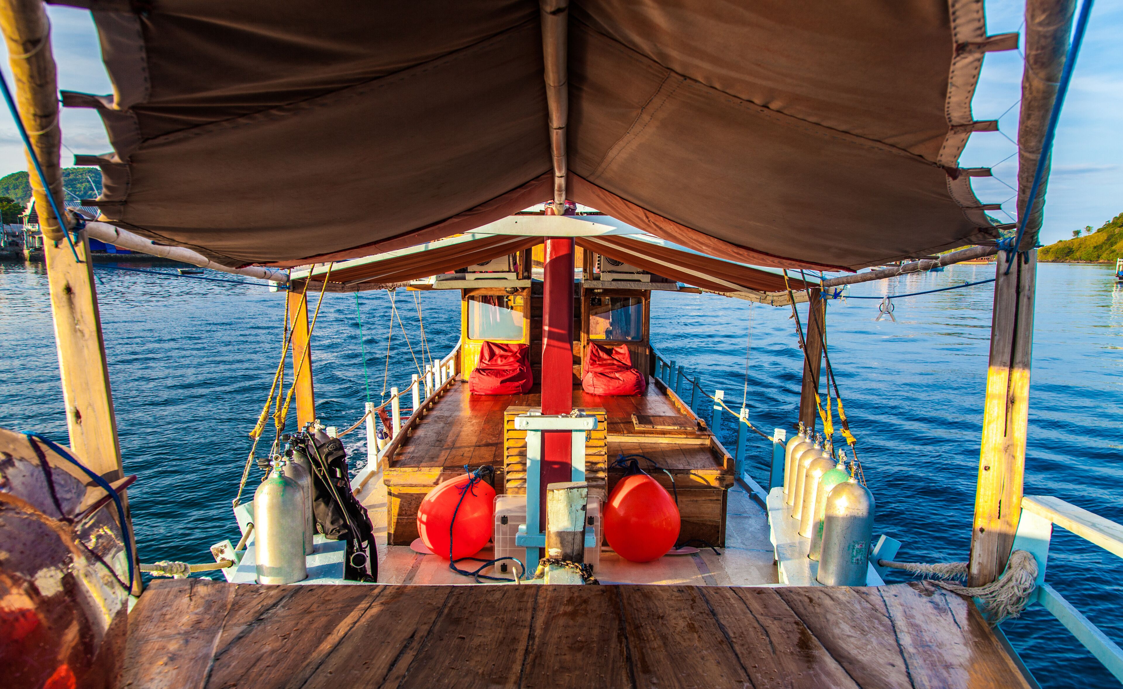 Cosy liveaboard with AC for small groups, Komodo National Park
