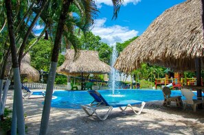 Outdoor pool, sun loungers - Hotel Sol Pintada (La Pintada)