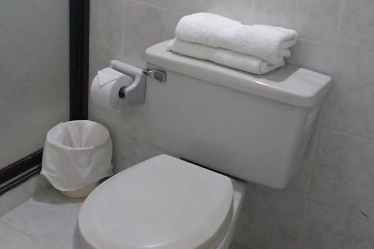 Shower, towels