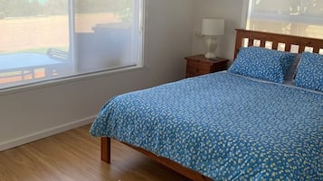 3 bedrooms, desk, iron/ironing board, free WiFi
