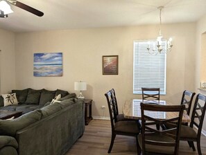 TV, DVD player, stereo - Disney Area Resort & Spa, Waterslide, Lazy River, Golf and minutes to Universal (Davenport)