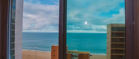Deluxe Triple Room, 3 Twin Beds | Minibar, in-room safe, desk, blackout drapes