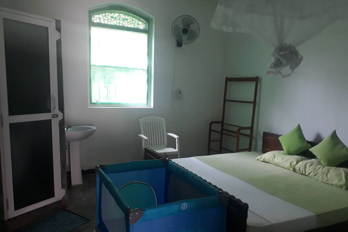5 bedrooms, hypo-allergenic bedding, down duvets, iron/ironing board