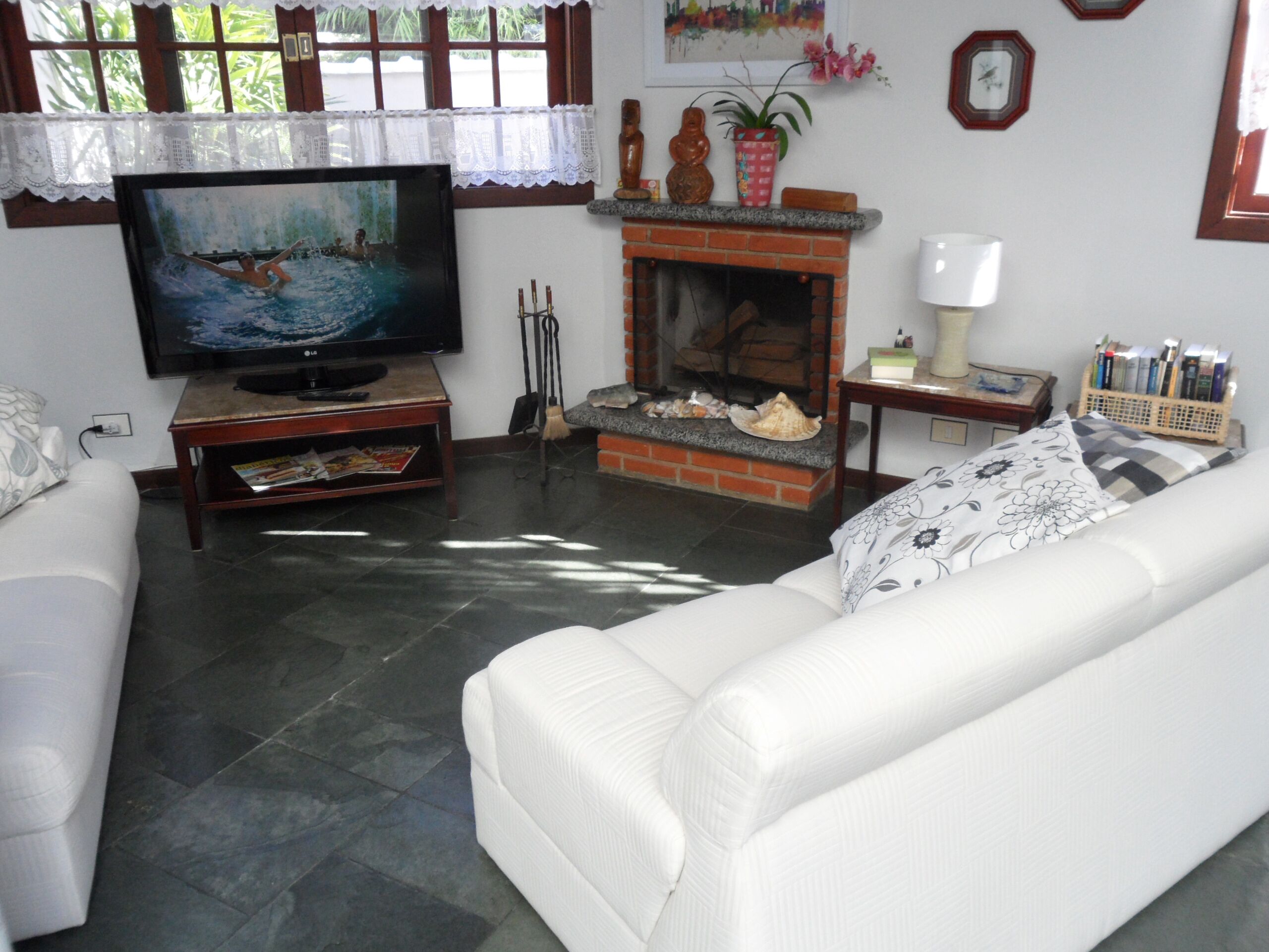 Comfort, safety and lots of free time! House w / pool - Cond. Hanga Roa - Bertioga