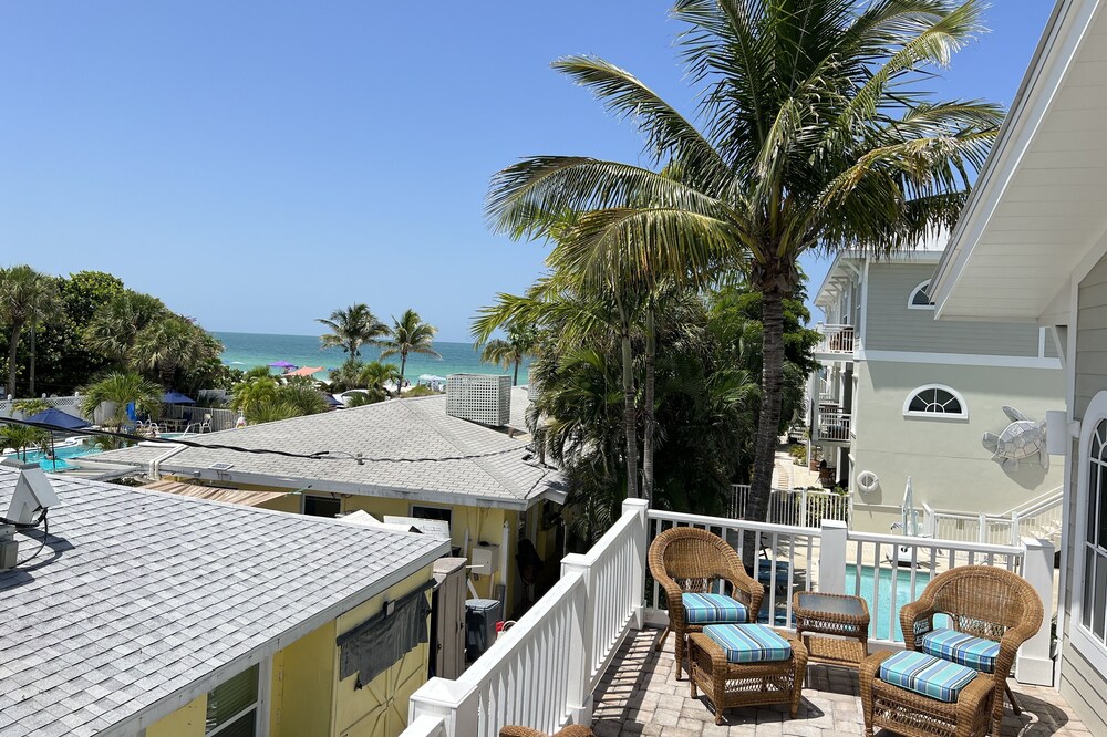 3 Bedroom Townhouse - Your private Holmes Beach vacation home