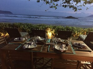 تناول الطعام بالخارج