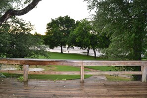 Property grounds - HOME WITH A VIEW!! Mill Creek and Golf Course (Salado)