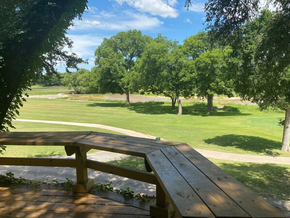 A wooden picnic table in a park with a clear view of a well-maintained lawn and trees. - HOME WITH A VIEW!!  Mill Creek and Golf Course (Salado)