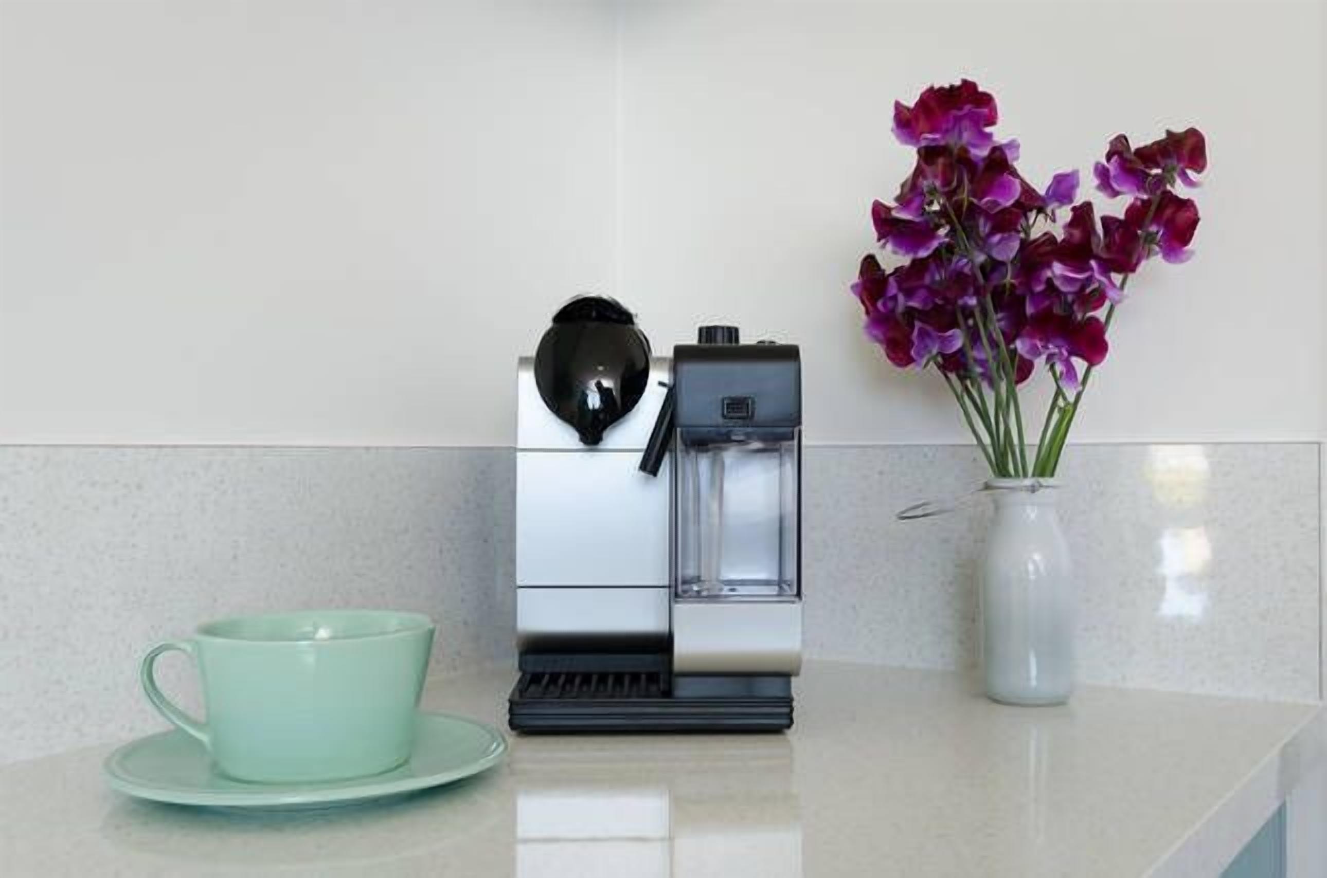 Penguin Beach House - seaside getaway — image 3