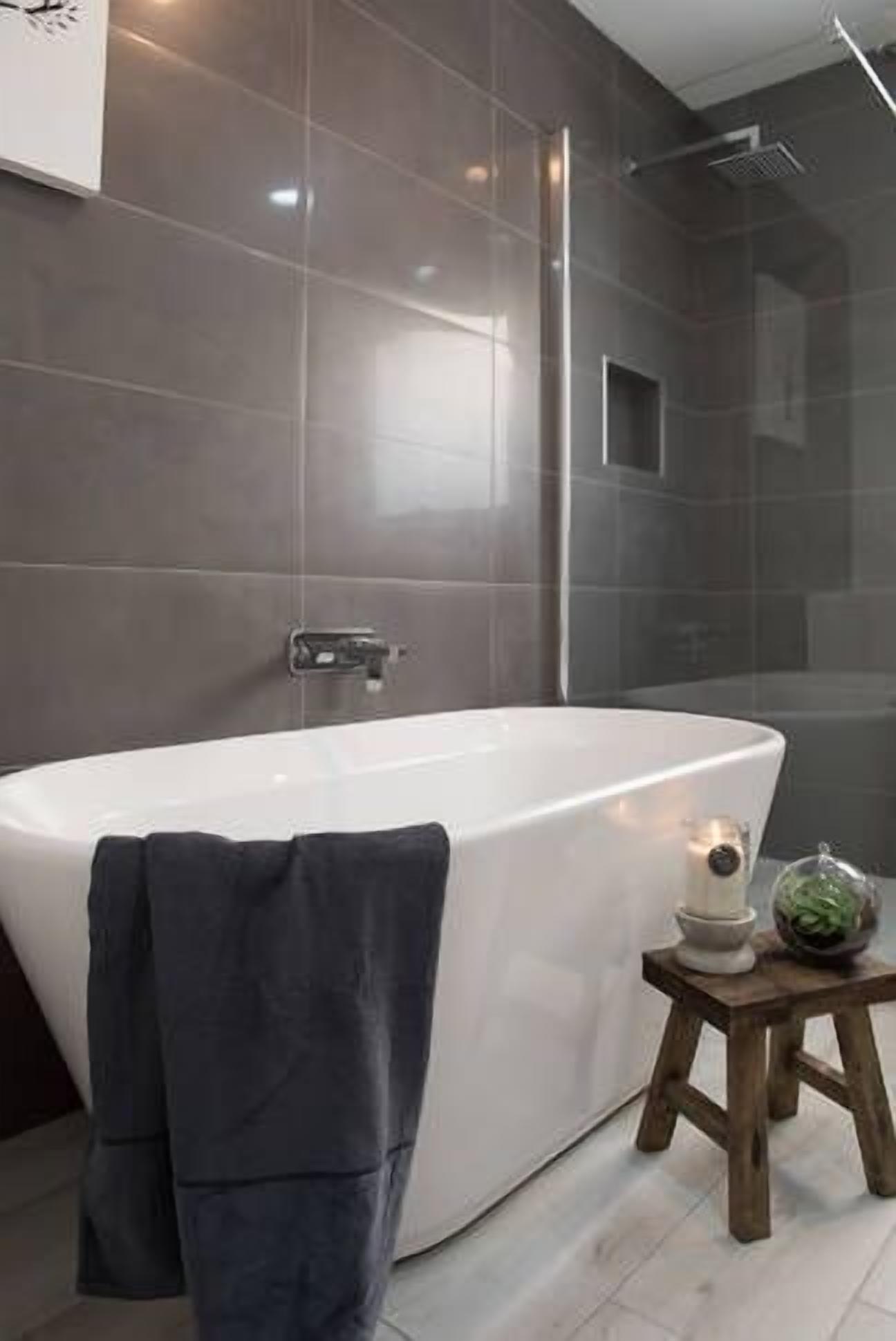 Penguin Beach House - seaside getaway — image 14