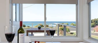 Penguin Beach House - seaside getaway