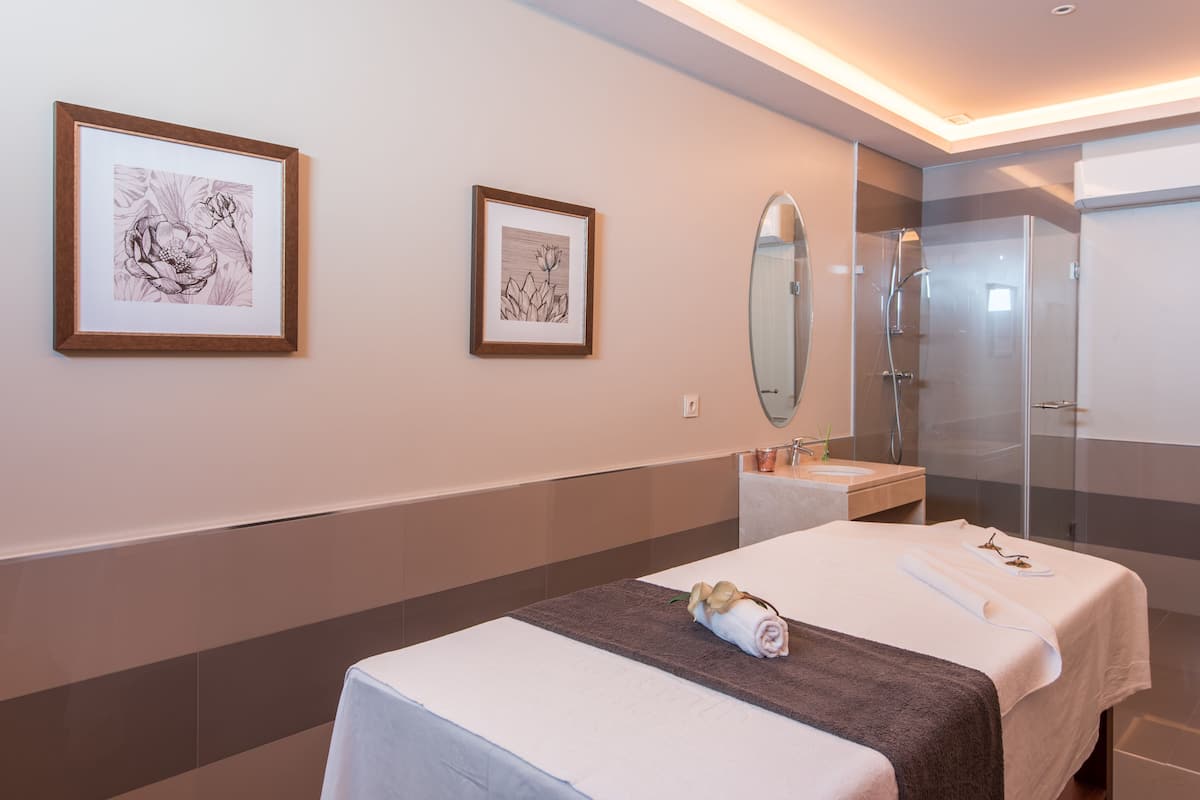 sauna, hot tub, steam room