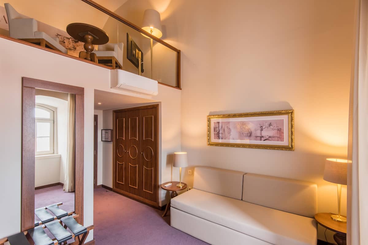 1 bedroom, in-room safe, desk, soundproofing