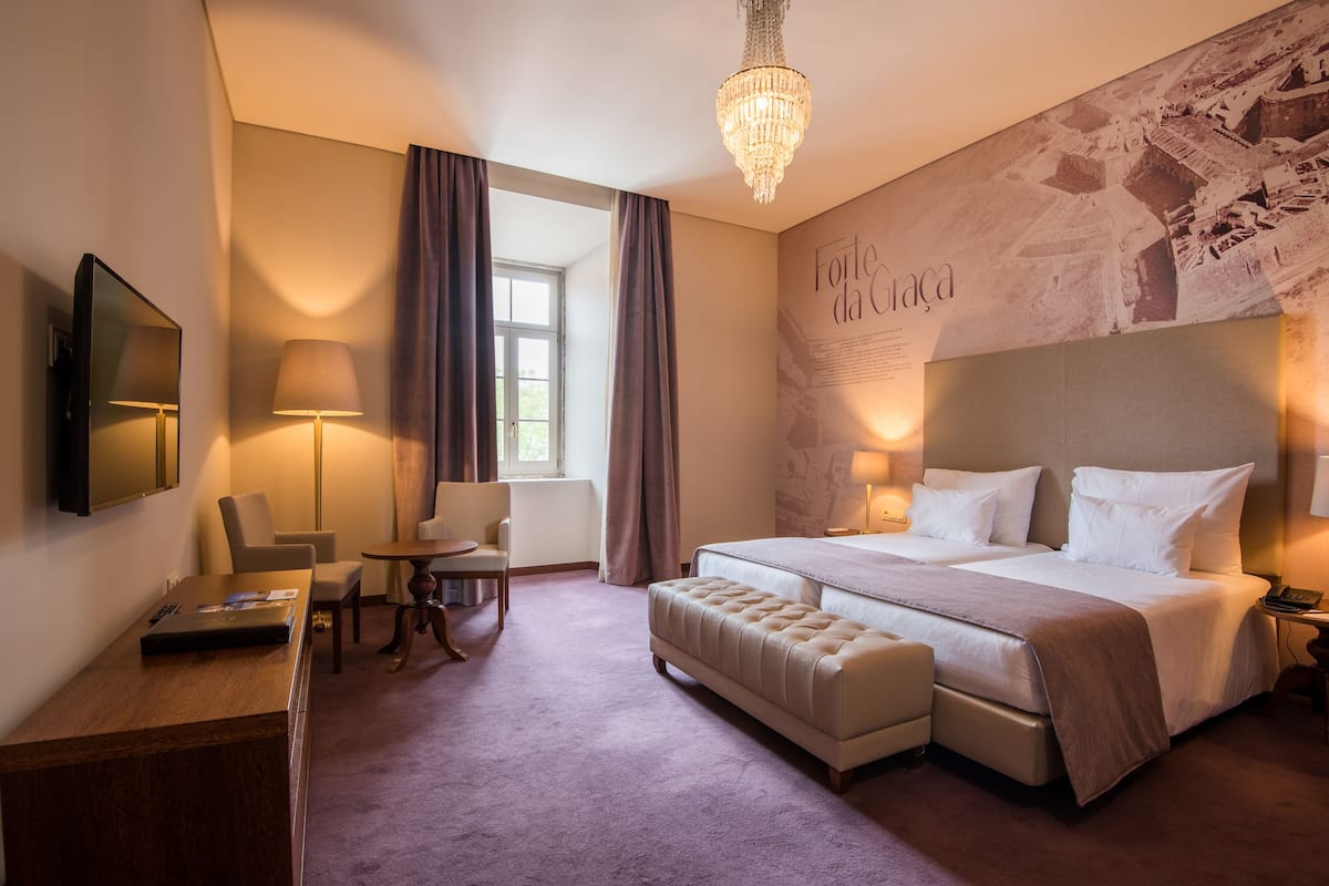 standard twin room | 1 bedroom, in-room safe, desk, soundproofing