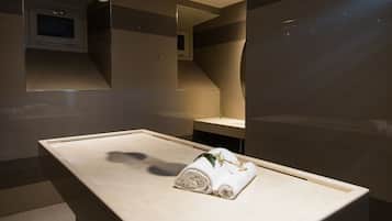 Sauna, hot tub, steam room