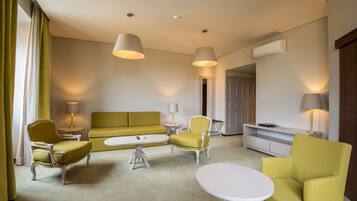 In-room safe, desk, soundproofing, free WiFi