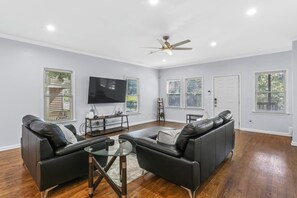 TV - Entire home minutes from downtown (Atlanta)