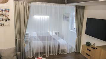 3 quartos, escrivaninha, quartos à prova de som