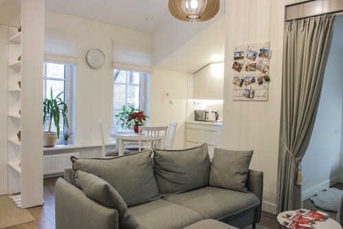 3 Bedroom Apartment with Fireplace in City Center