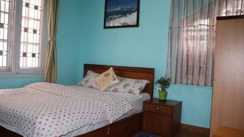 2 bedrooms, desk, iron/ironing board, free WiFi
