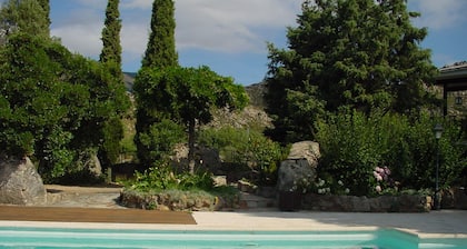 Casa rual completa de 12 plazas max. en la sierra de madrid