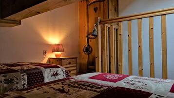 2 bedrooms, iron/ironing board, WiFi