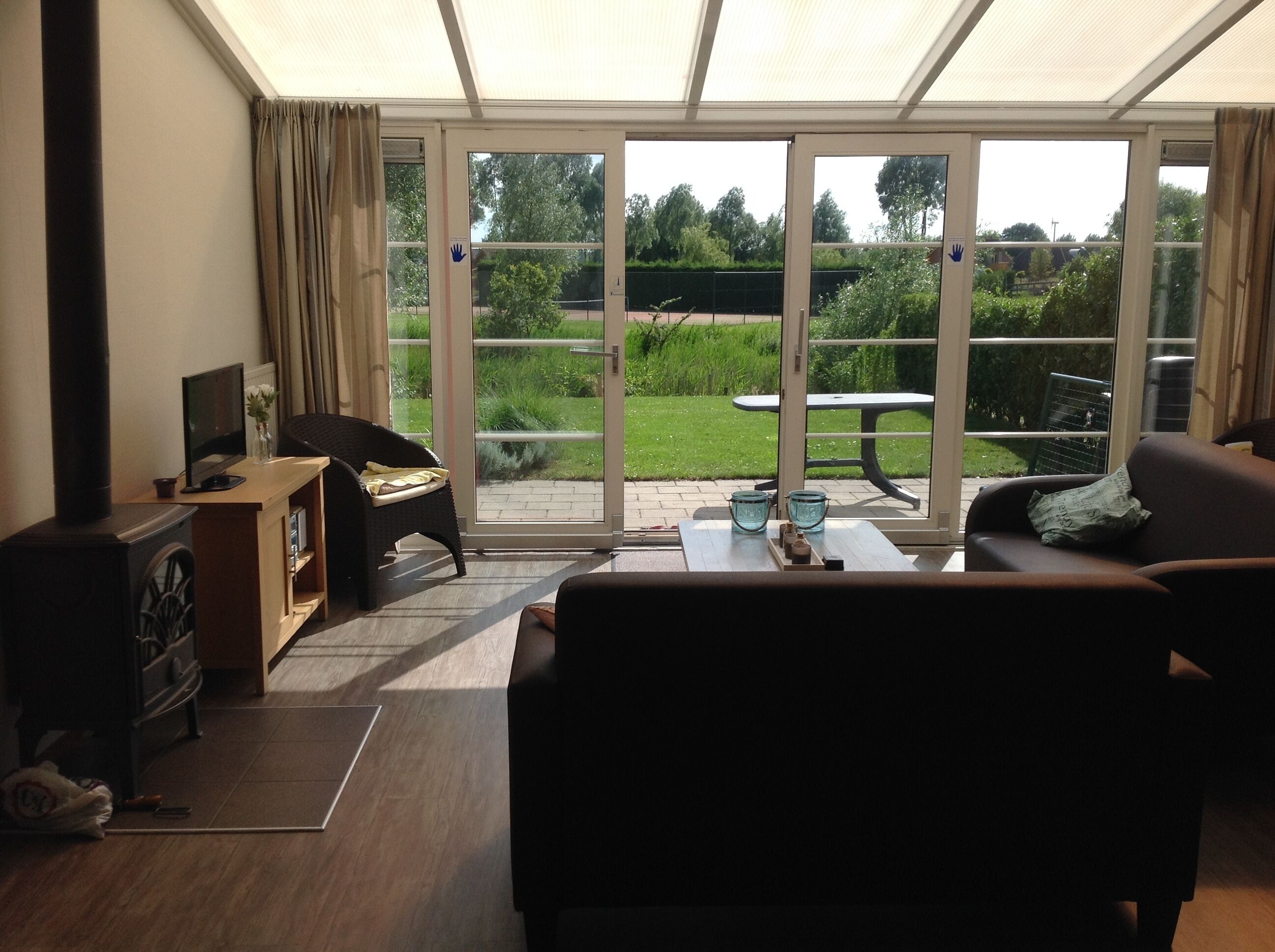 Holiday apartment for 6 people. at 100m from the sea at Hoofdplaat in Zeeland