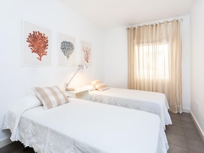 3 bedrooms, iron/ironing board, Internet, bed sheets