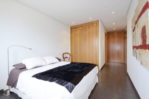 6 slaapkamers, een strijkplank/strijkijzer, gratis wifi, beddengoed