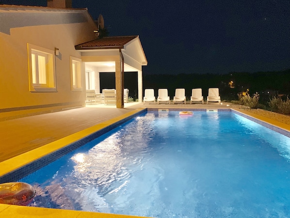Outdoor pool, a heated pool