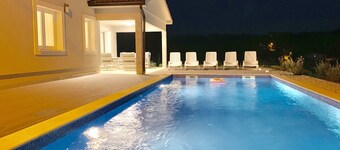 Charming villa with tended garden and heated pool