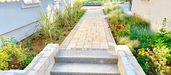 Charming villa with tended garden and heated pool