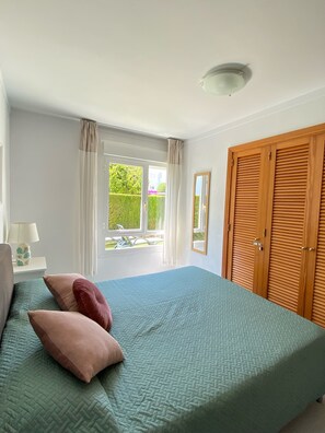 3 bedrooms, in-room safe, iron/ironing board, free WiFi