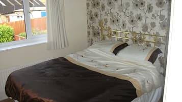 2 bedrooms, iron/ironing board, WiFi, bed sheets