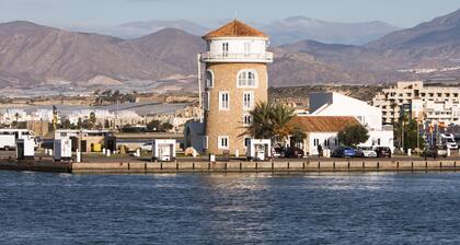 Kaunis kattohuoneisto / merinäköala / golf / IFWIFI / SMART TV / LAVAVAJILLAS / LAVADORA