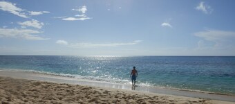 AMAZING SEA VIEW LUXURY APARTMENT- WITH SUN DRENCHED SPACIOUS TERRACE/FREE WiFi