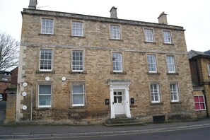 Exterior - Yeovil Town Centre- Large 2 Bedroom Apartment (Yeovil)