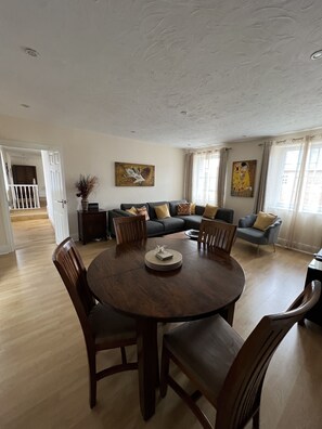 Interior - Yeovil Town Centre- Large 2 Bedroom Apartment (Yeovil)