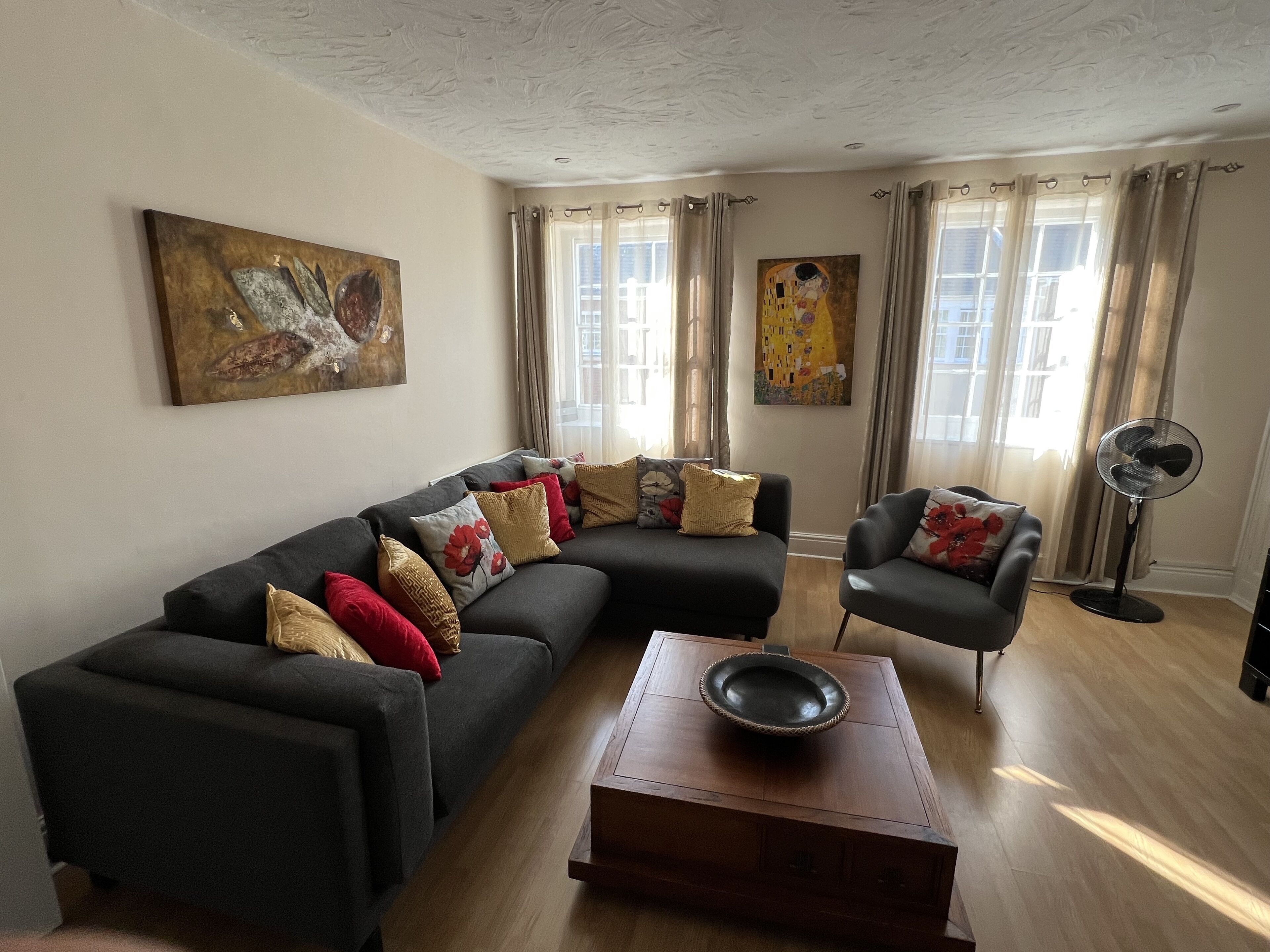 Yeovil Town Centre- Large 2 Bedroom Apartment 