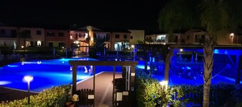 AFRODITE-Elegante Villa mit Blick auf den Pool