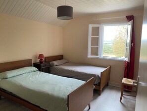 5 bedrooms, iron/ironing board, free WiFi, bed sheets - House / Villa - Montvalent (Montvalent)