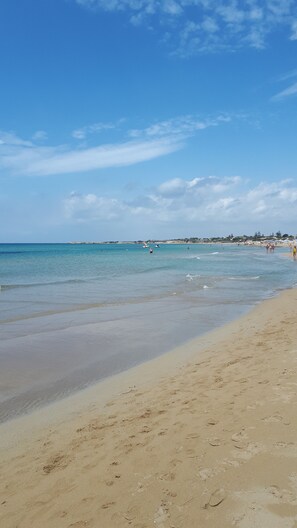 Plage à proximité, chaises longues