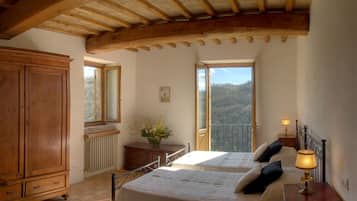 3 Schlafzimmer, Zimmersafe, BĂŒgeleisen/BĂŒgelbrett, Reisekinderbett