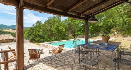 Villa Cipresso, 100% Private, A/C, Pool, Fantastic Views, Family & Pet Friendly!